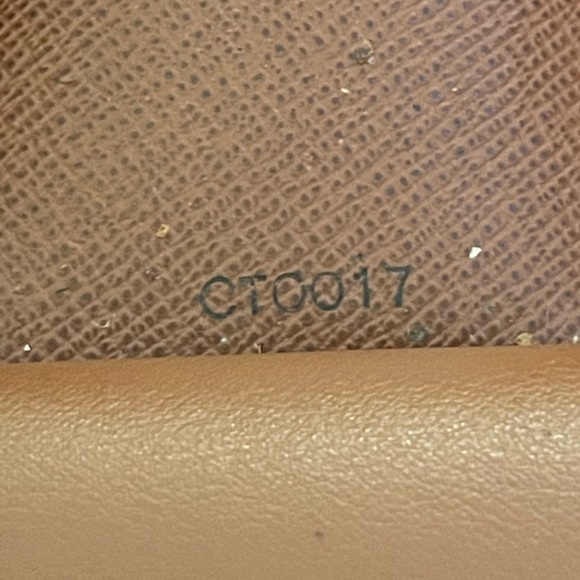 Louis Vuitton 6 Key Holder - Picture 11 of 12